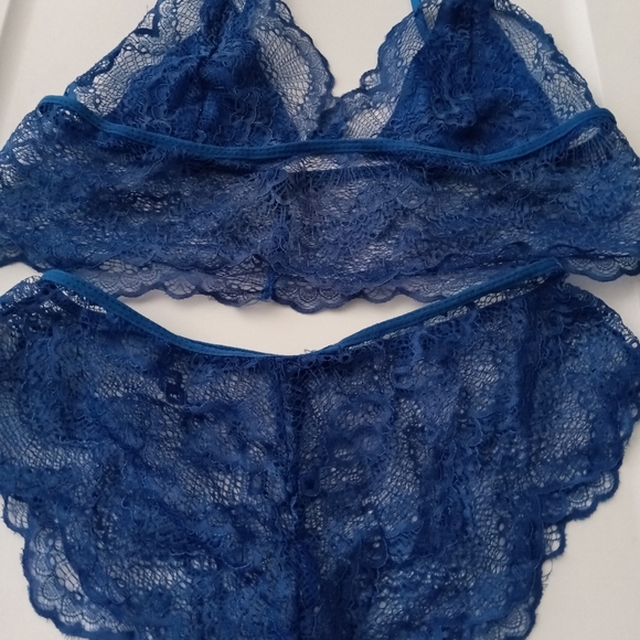 NEW Lace Hem bra/panty set - Picture 2 of 2